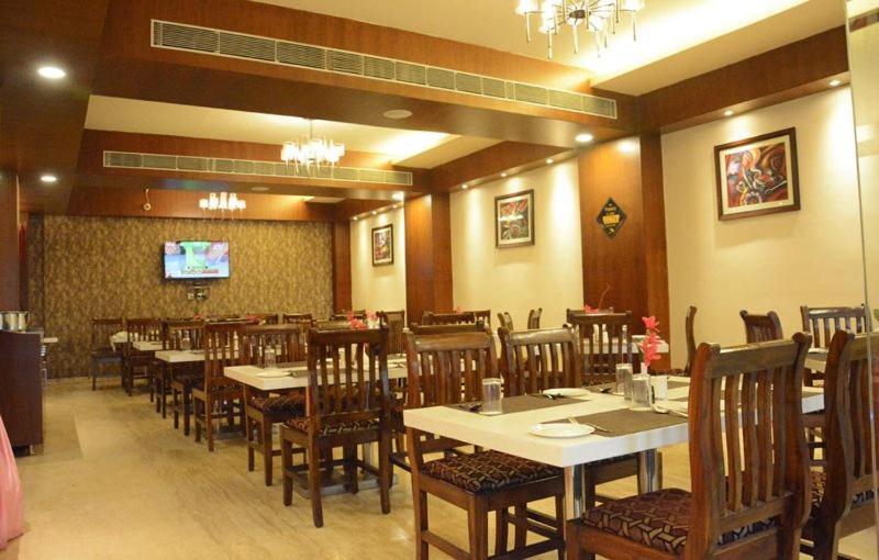 Hotel Eden Roc Bhubaneswar Eksteriør bilde