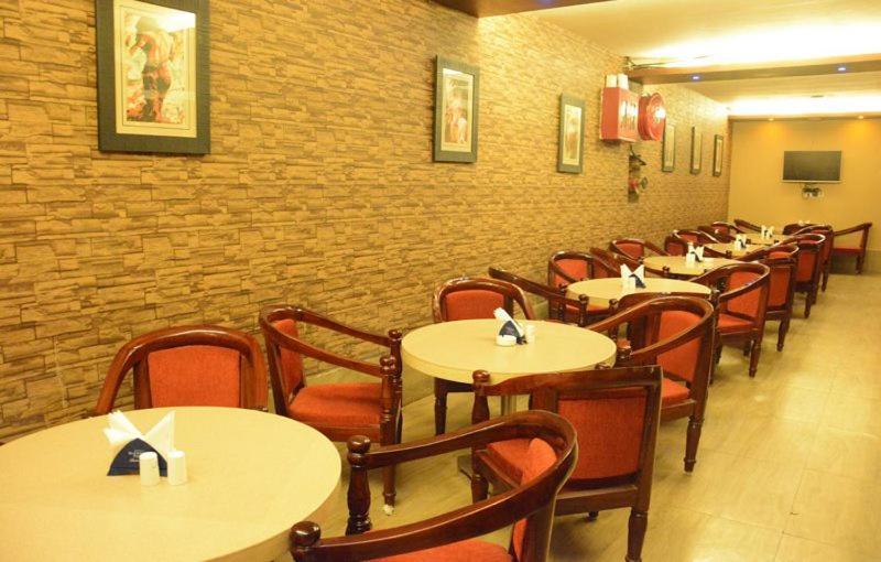 Hotel Eden Roc Bhubaneswar Eksteriør bilde